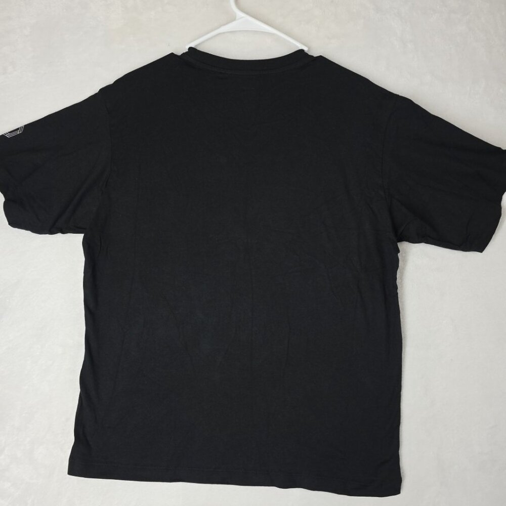 NWT DEMON SLAYER KIMETSU NO YAIBA Giyu Tomioka Uniqlo UT T-shirt Black LG - Picture 5 of 9